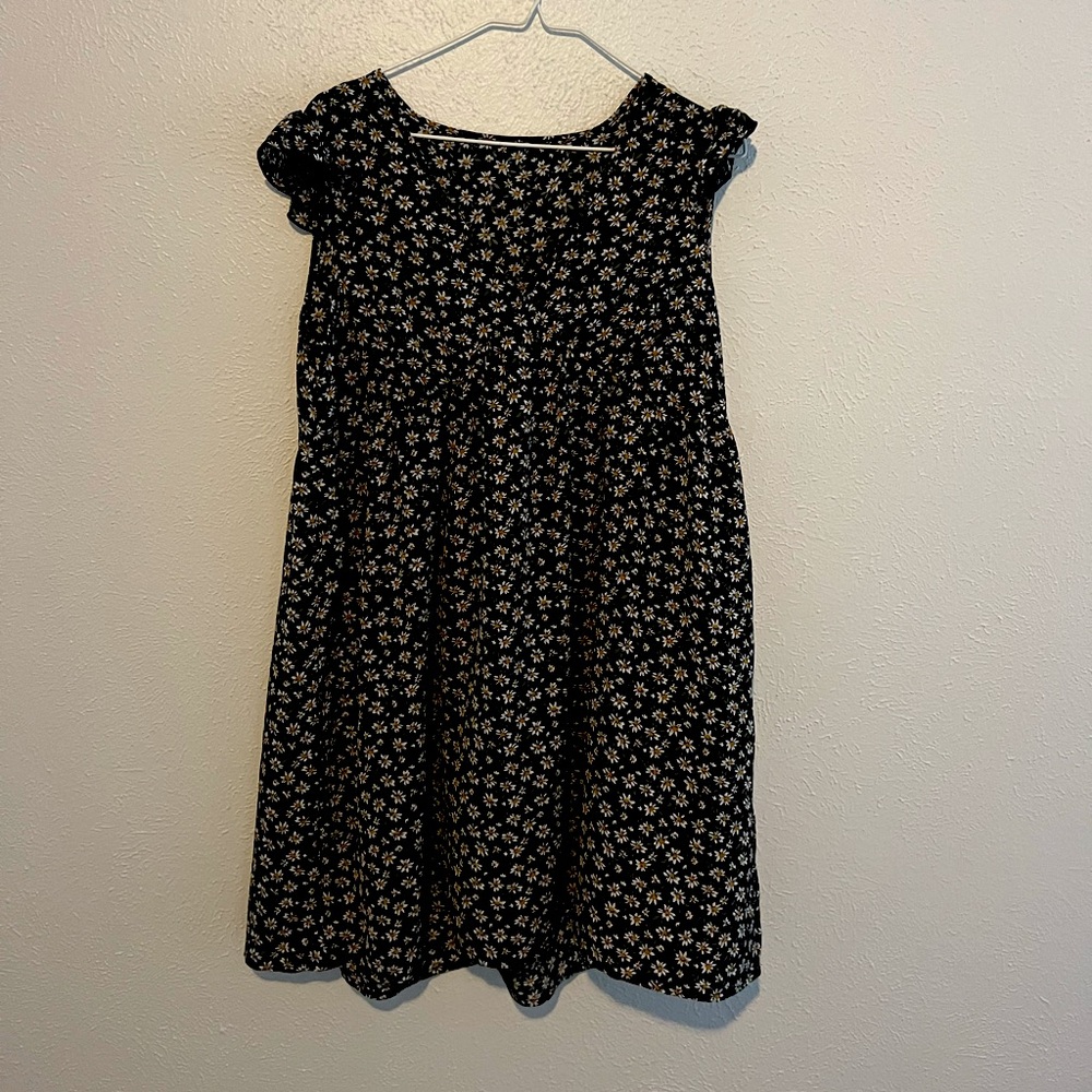 Mini cap sleeve dress with small daisy print